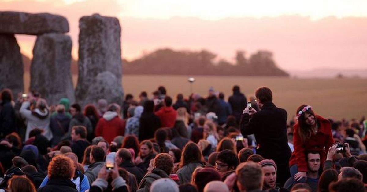 dating stonehenge